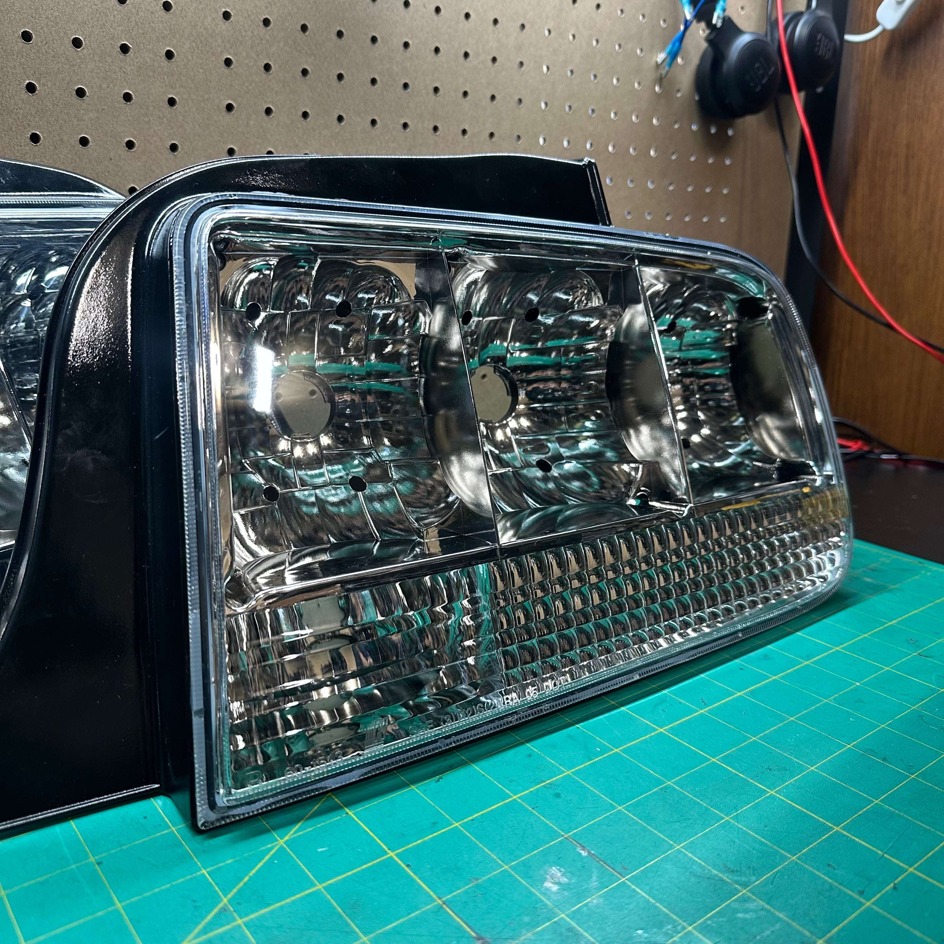 2005-09 Ford Mustang Clear Taillight 'New Design' (V1) – Simp Built